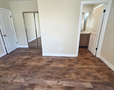 1721 W 39th Pl - Photo Thumbnail 10