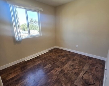 1721 W 39th Pl - Photo Thumbnail 6
