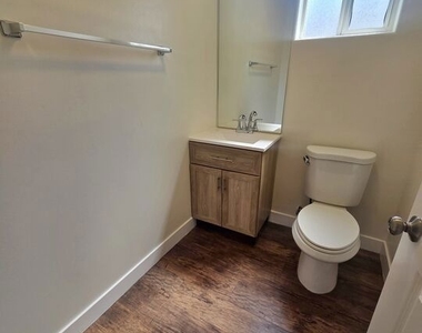 1721 W 39th Pl - Photo Thumbnail 4