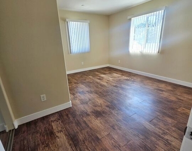 1721 W 39th Pl - Photo Thumbnail 9