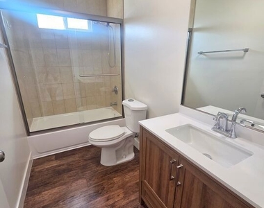1721 W 39th Pl - Photo Thumbnail 8