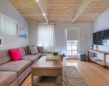 21447 Providencia Street - Photo Thumbnail 19
