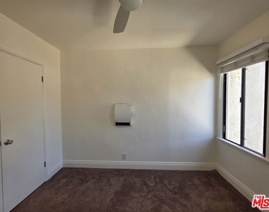 221 Argonne Avenue - Photo Thumbnail 37