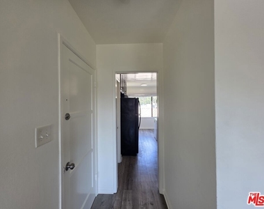 221 Argonne Avenue - Photo Thumbnail 28