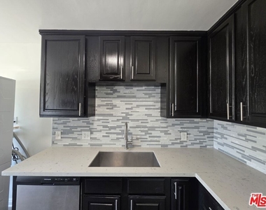 221 Argonne Avenue - Photo Thumbnail 12