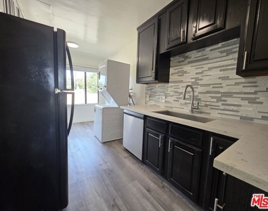 221 Argonne Avenue - Photo Thumbnail 8