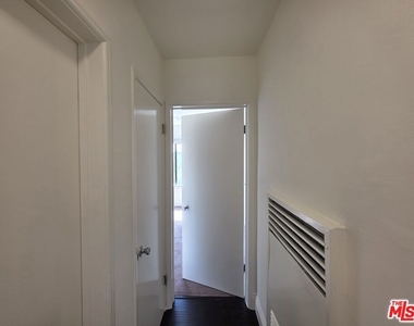 221 Argonne Avenue - Photo Thumbnail 15