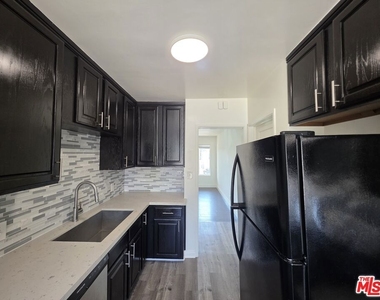221 Argonne Avenue - Photo Thumbnail 11