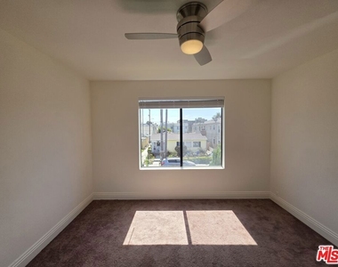 221 Argonne Avenue - Photo Thumbnail 23
