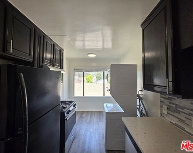 221 Argonne Avenue - Photo Thumbnail 9
