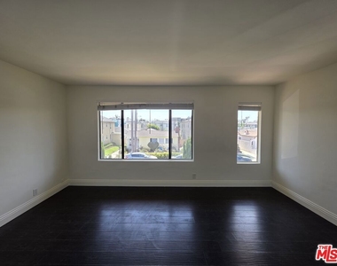 221 Argonne Avenue - Photo Thumbnail 6