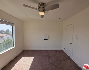 221 Argonne Avenue - Photo Thumbnail 21