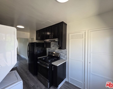 221 Argonne Avenue - Photo Thumbnail 13
