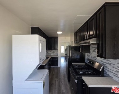 221 Argonne Avenue - Photo Thumbnail 10