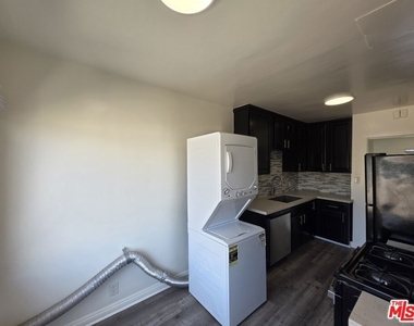 221 Argonne Avenue - Photo Thumbnail 14