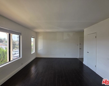 221 Argonne Avenue - Photo Thumbnail 3