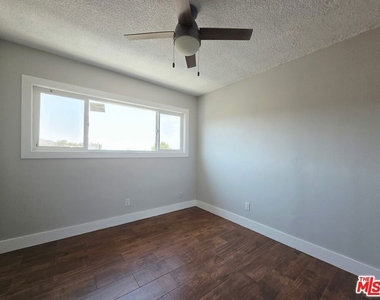 9949 Pinewood Avenue - Photo Thumbnail 5
