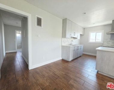 9949 Pinewood Avenue - Photo Thumbnail 9