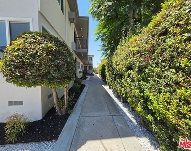 9949 Pinewood Avenue - Photo Thumbnail 7