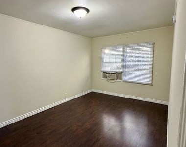 1244 Smithwood Drive - Photo Thumbnail 10