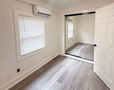 113 N Ivy Avenue - Photo Thumbnail 6