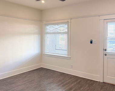 113 N Ivy Avenue - Photo Thumbnail 4