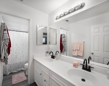3056 Janine Avenue - Photo Thumbnail 31