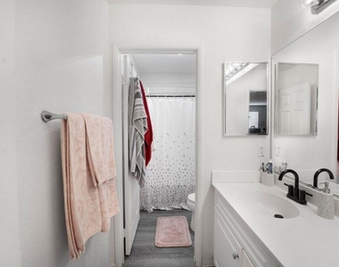 3056 Janine Avenue - Photo Thumbnail 32