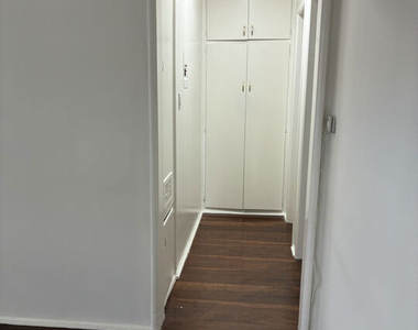 15943 Victory Boulevard - Photo Thumbnail 6
