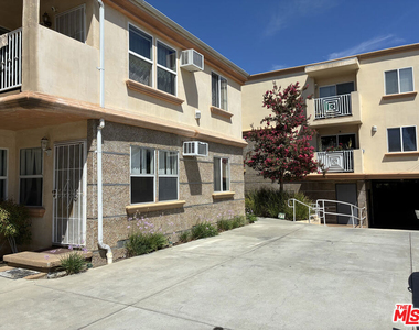 15943 Victory Boulevard - Photo Thumbnail 1
