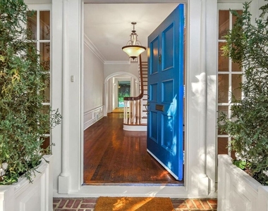 301 S Arden Boulevard - Photo Thumbnail 3