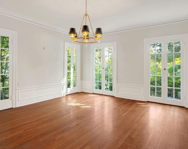 301 S Arden Boulevard - Photo Thumbnail 5