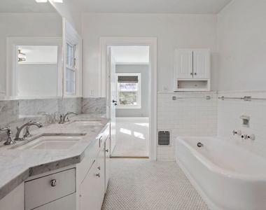 301 S Arden Boulevard - Photo Thumbnail 16