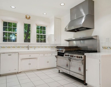301 S Arden Boulevard - Photo Thumbnail 10