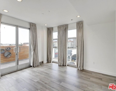600 S La Brea Avenue - Photo Thumbnail 22
