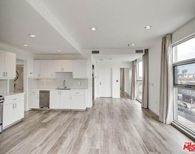 600 S La Brea Avenue - Photo Thumbnail 6