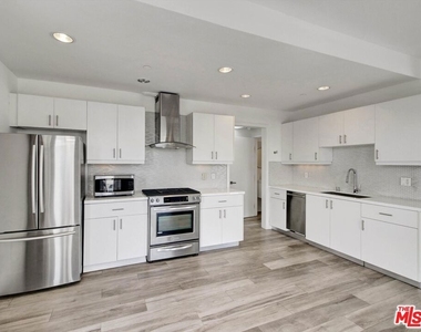 600 S La Brea Avenue - Photo Thumbnail 7