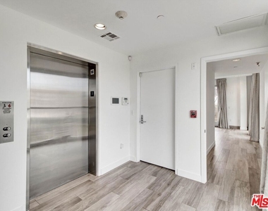 600 S La Brea Avenue - Photo Thumbnail 19