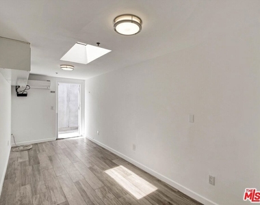 600 S La Brea Avenue - Photo Thumbnail 40