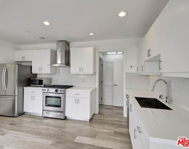 600 S La Brea Avenue - Photo Thumbnail 1