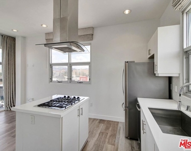 600 S La Brea Avenue - Photo Thumbnail 13