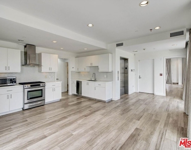 600 S La Brea Avenue - Photo Thumbnail 5