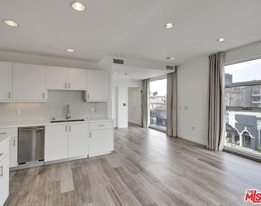 600 S La Brea Avenue - Photo Thumbnail 2