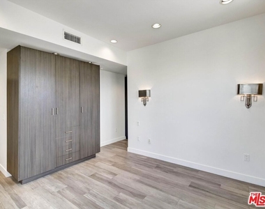 600 S La Brea Avenue - Photo Thumbnail 21