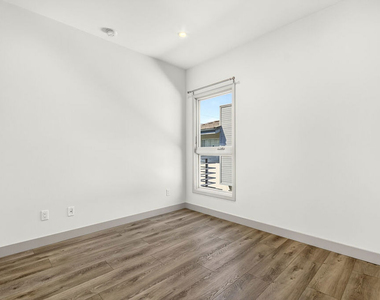 440 Palm Drive - Photo Thumbnail 16