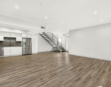 440 Palm Drive - Photo Thumbnail 4