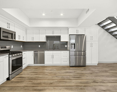 440 Palm Drive - Photo Thumbnail 7