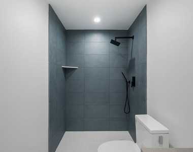 829 Larrabee Street - Photo Thumbnail 7