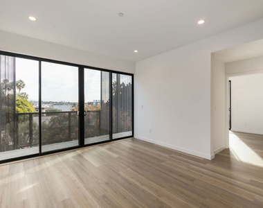 829 Larrabee Street - Photo Thumbnail 3