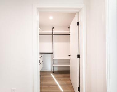 829 Larrabee Street - Photo Thumbnail 8